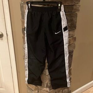 Boy’s Nike lined wind pants